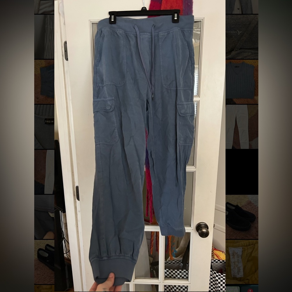 AE joggers size L